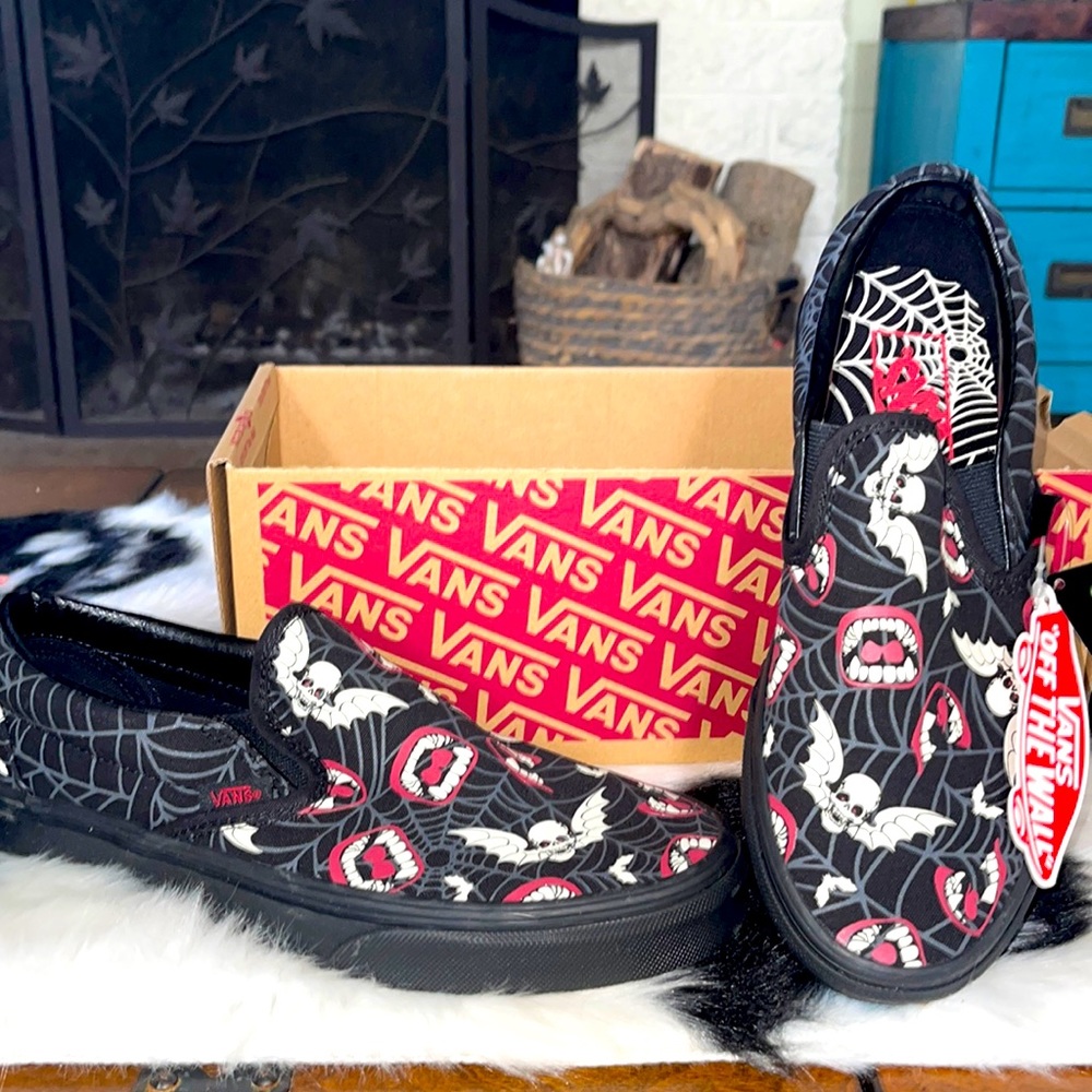 * Limited Edition** Vans Slip Frights W 7.5 Glow in the Dark. Happy Halloween